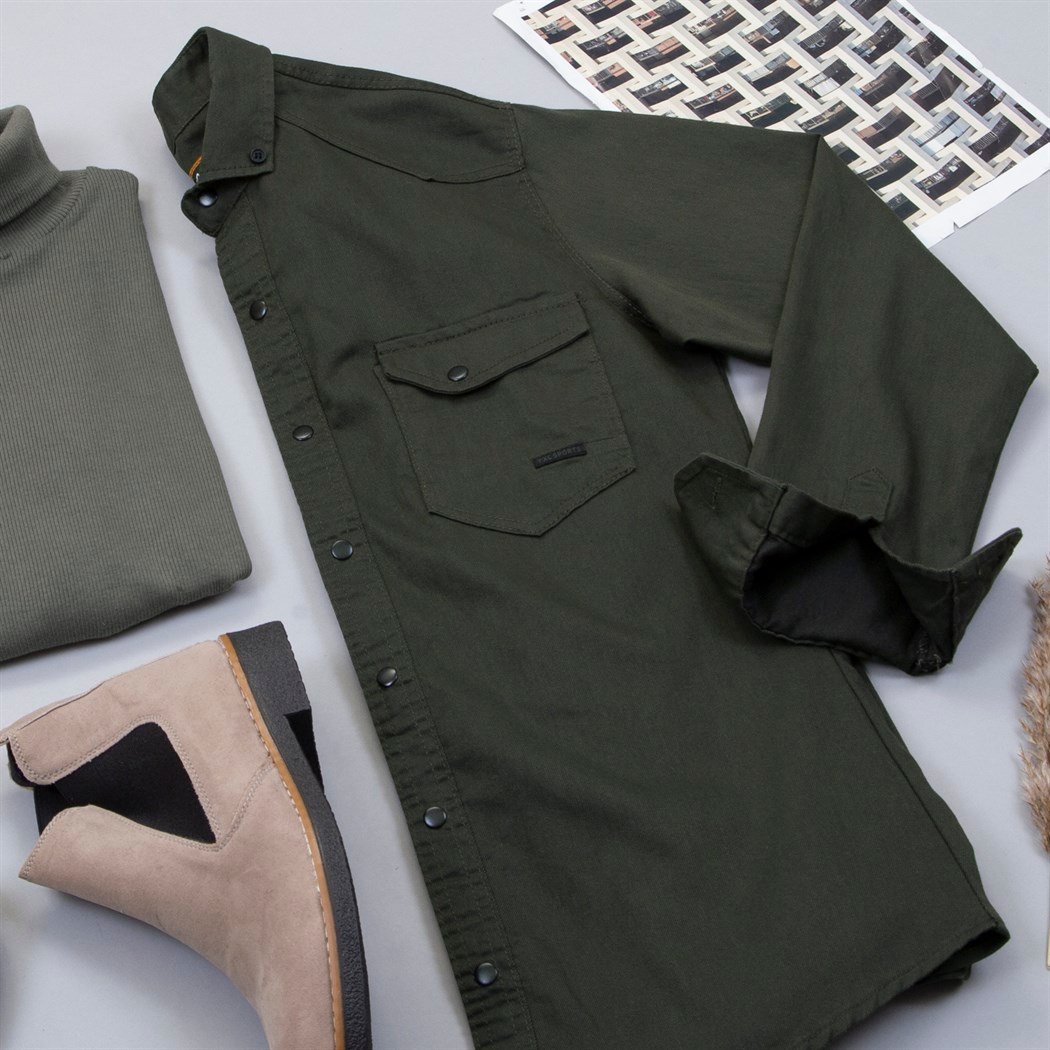 Pamuklu Haki Kot Gömlek Boğazlı Kazak Pantolon Bot Kombin