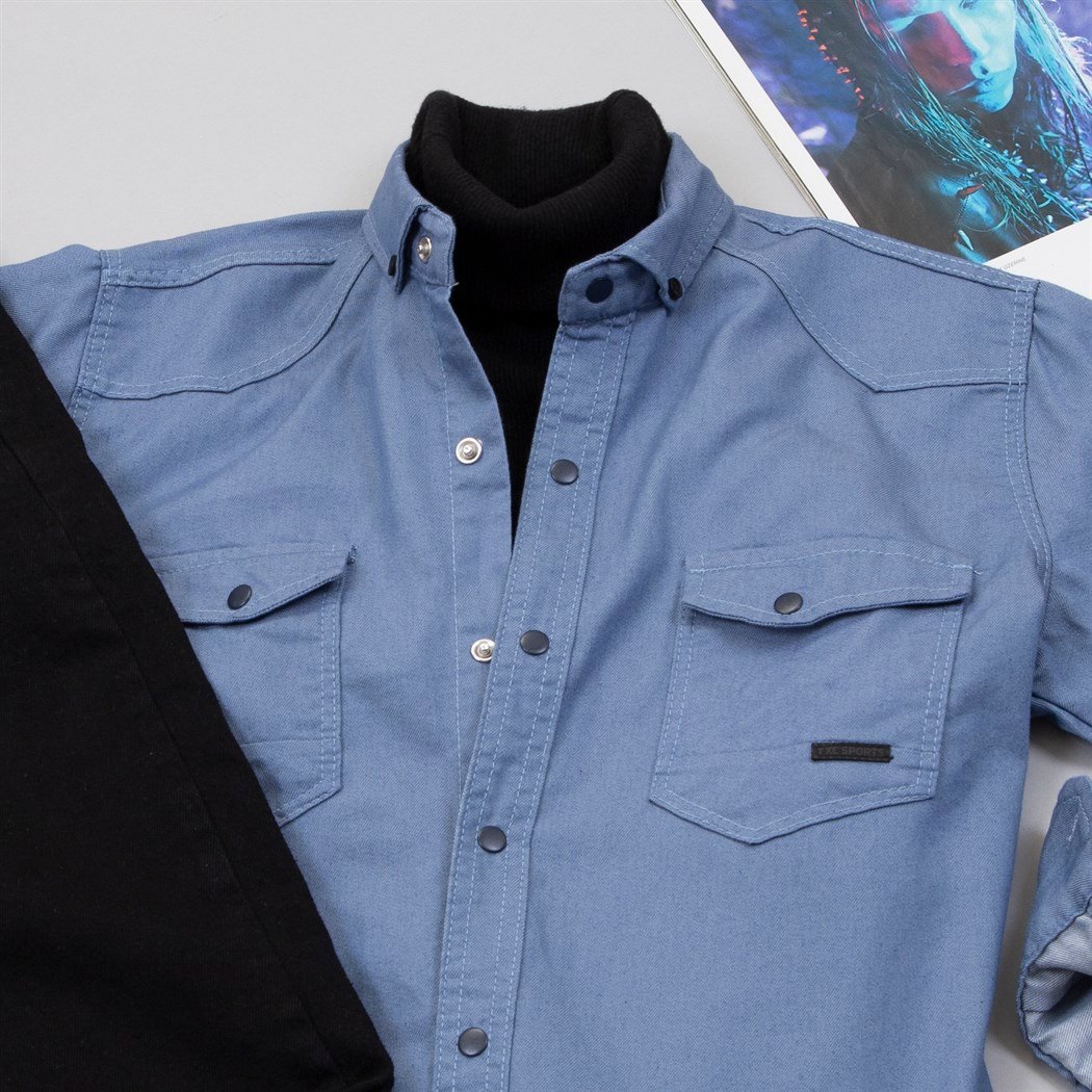 Pamuklu Mavi Kot Gömlek Boğazlı Kazak Pantolon Ayakkabı Kombin