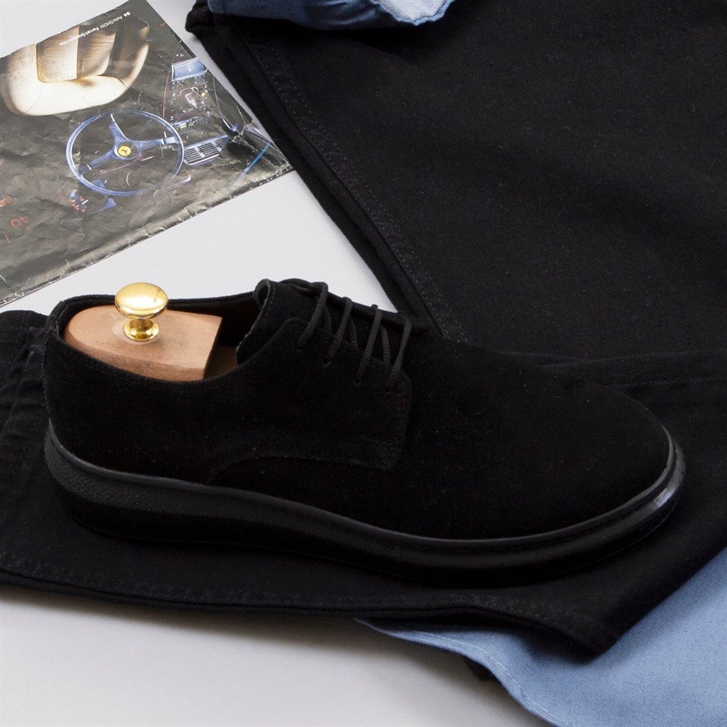 Pamuklu Mavi Kot Gömlek Boğazlı Kazak Pantolon Ayakkabı Kombin