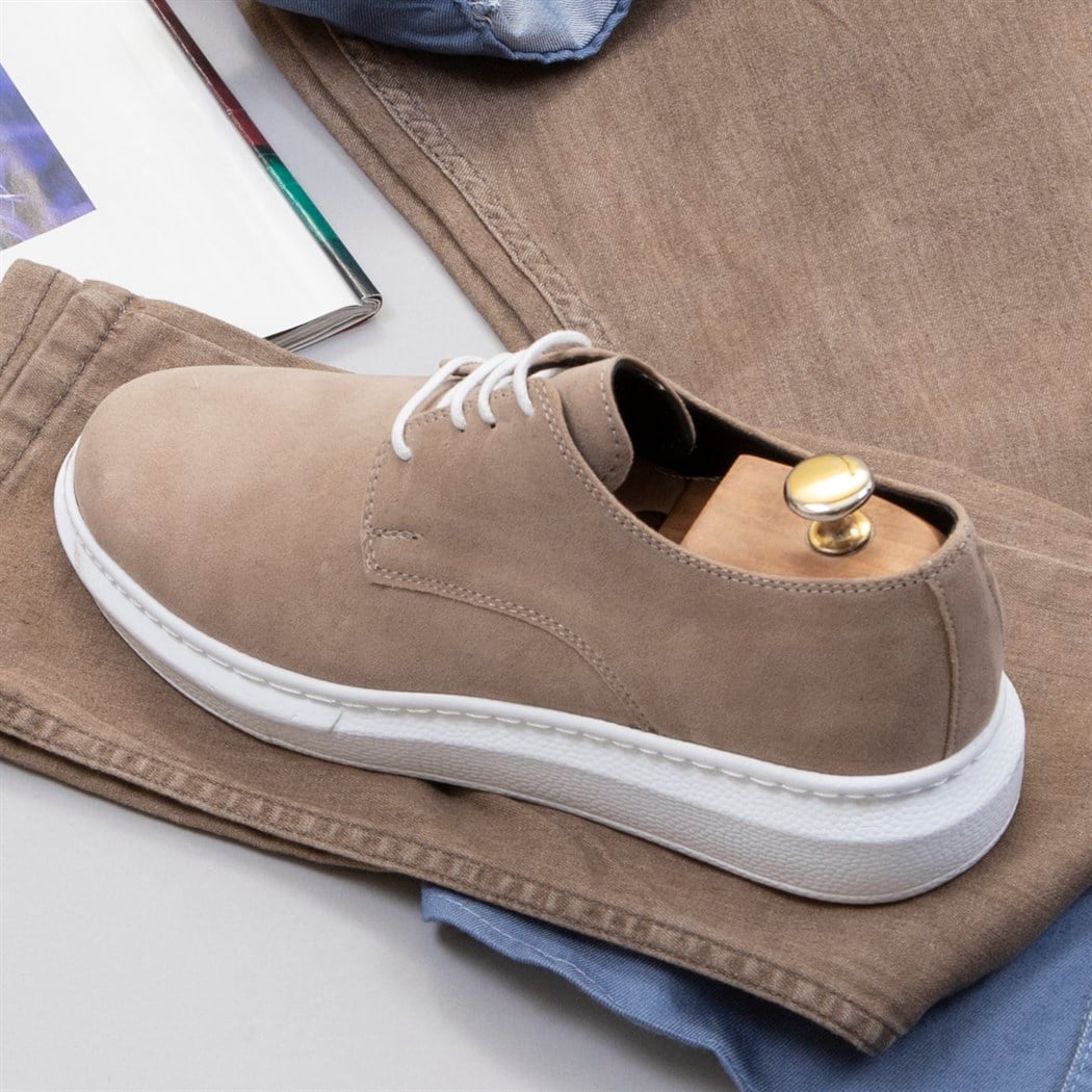 Pamuklu Mavi Kot Gömlek Boğazlı Kazak Pantolon Ayakkabı Kombin