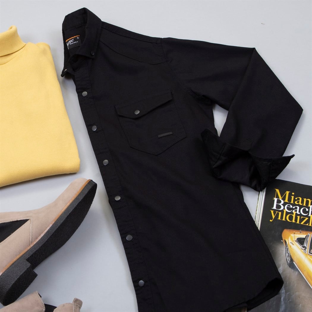 Pamuklu Siyah Kot Gömlek Boğazlı Kazak Pantolon Bot Kombin