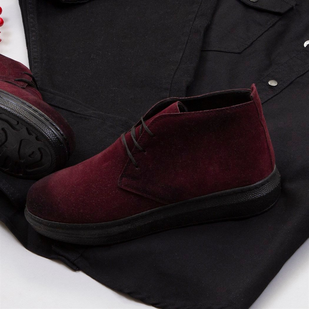 Pamuklu Siyah Kot Gömlek Boğazlı Kazak Pantolon Bot Kombin