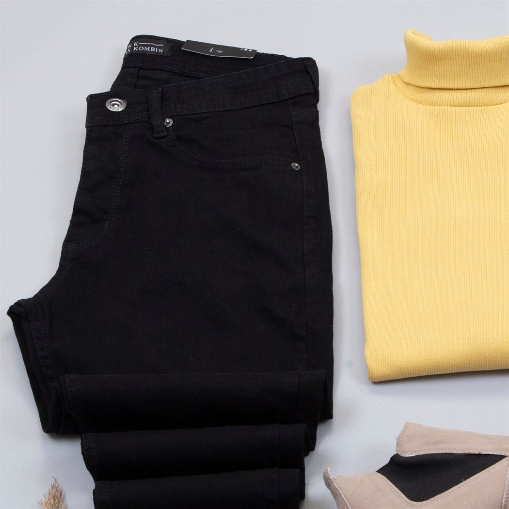 Pamuklu Siyah Kot Gömlek Boğazlı Kazak Pantolon Bot Kombin