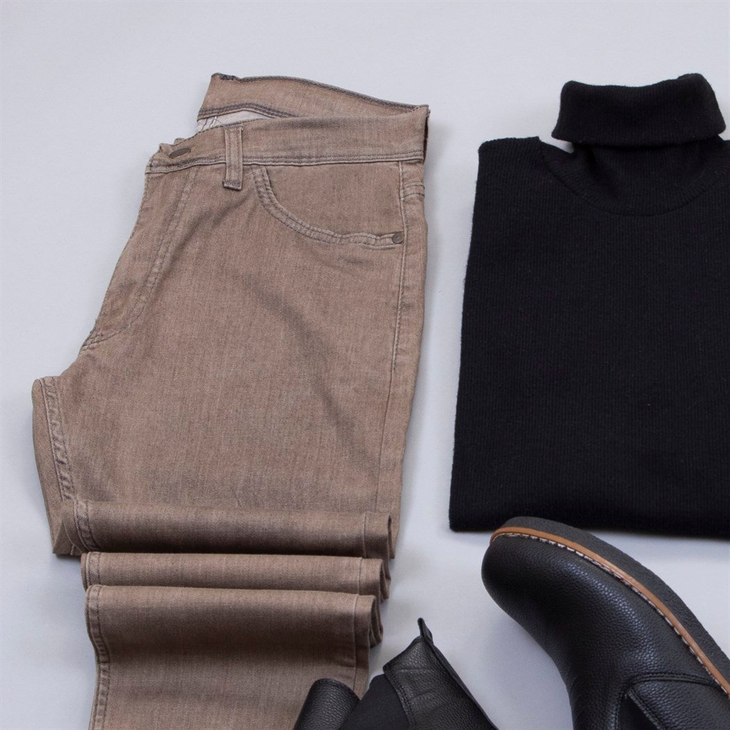 Pamuklu Sütlü Kahve Kot Gömlek Boğazlı Kazak Pantolon Bot Kombin