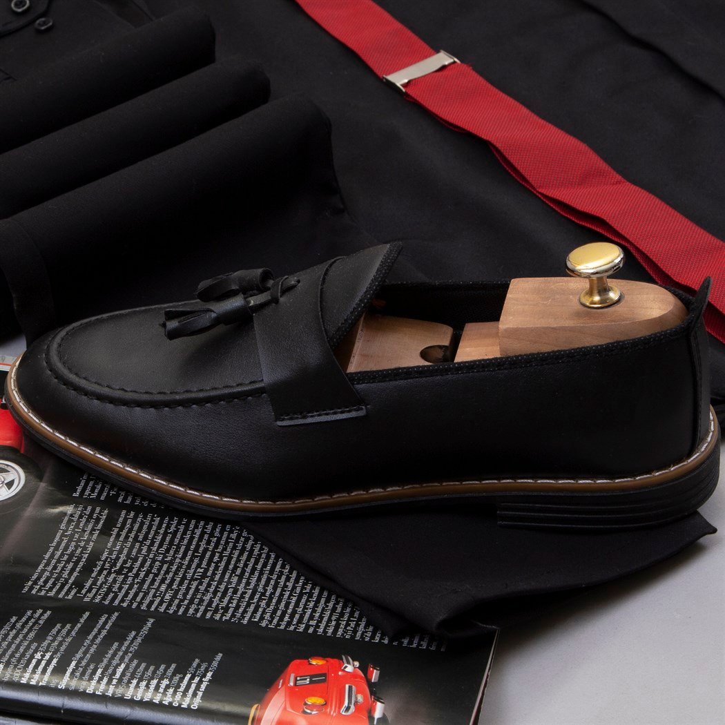 Papyonlu Askılı Siyah Klasik Kombin