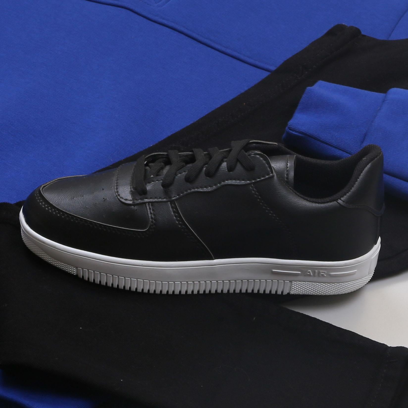 Parlament Mavi Sweat Pantolon Ayakkabı Kombin