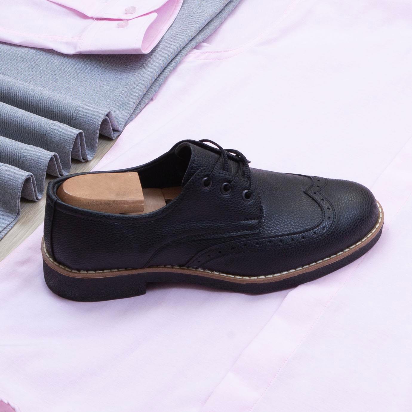 Pembe Gömlek Açık Gri Pantolon Ayakkabı Kombin