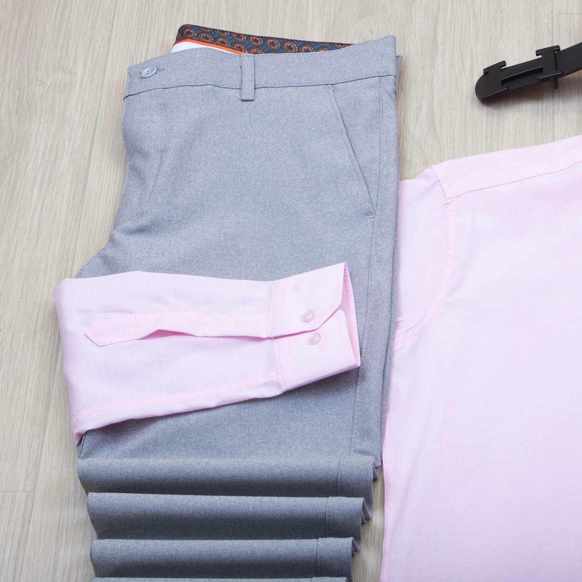 Pembe Gömlek Açık Gri Pantolon Ayakkabı Kombin