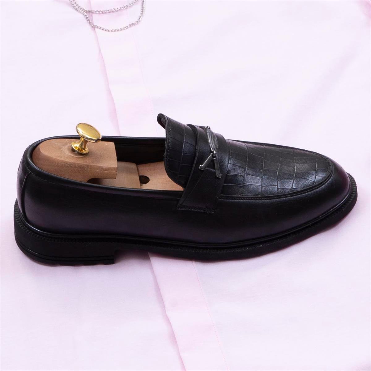 Pembe Gömlek Pantolon Ayakkabı Kombin