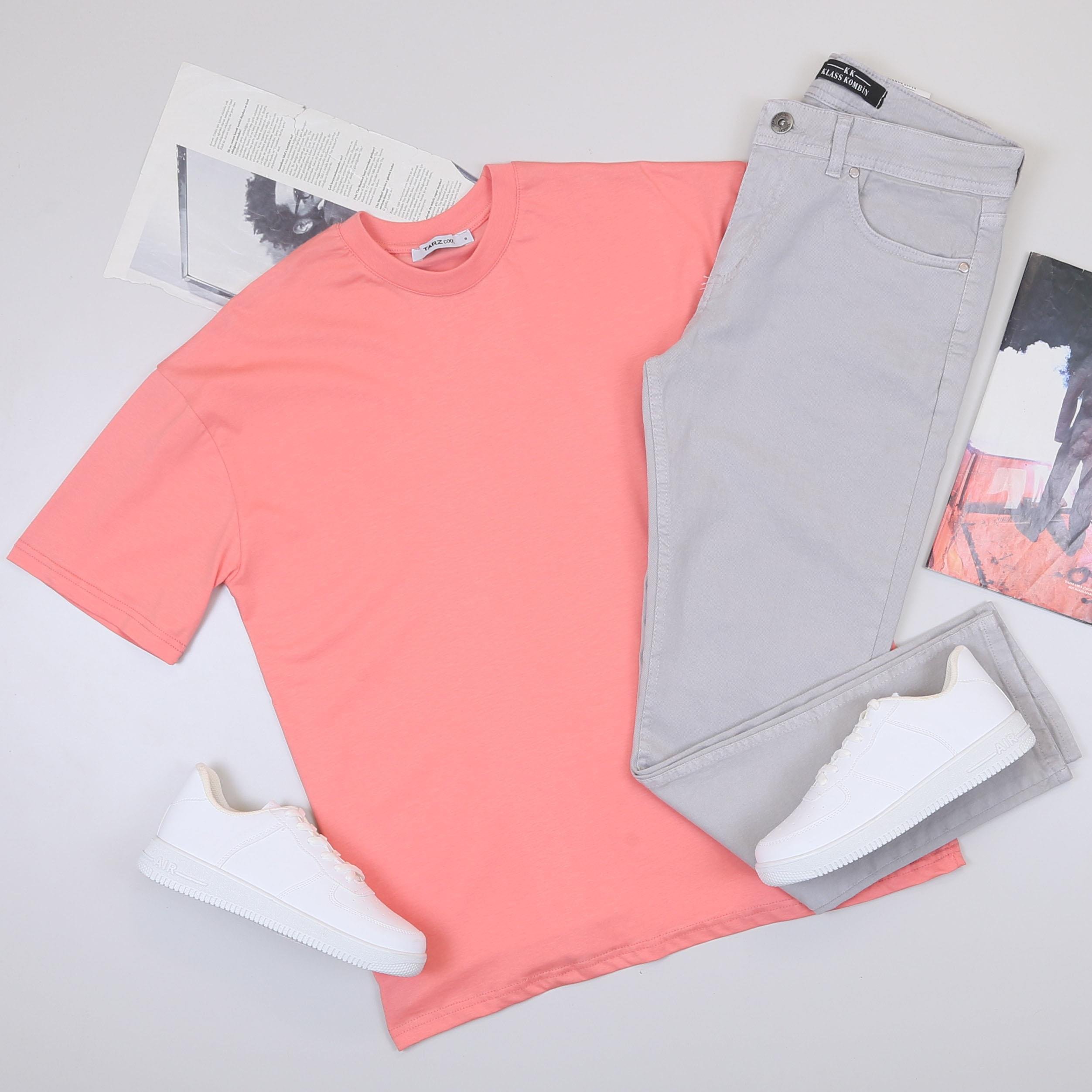 Pembe Oversize Tişört Pantolon Ayakkabı Kombin