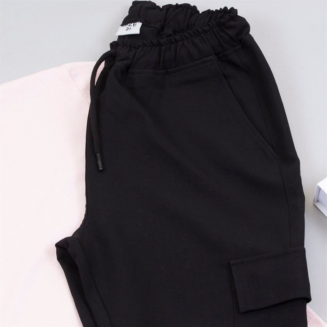 Pembe Tişört Jogger Pantolon Ayakkabı Kombin