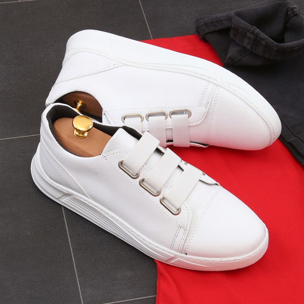 Polo Yaka T-Shirt Kot Pantolon Spor Ayakkabı Kombini 