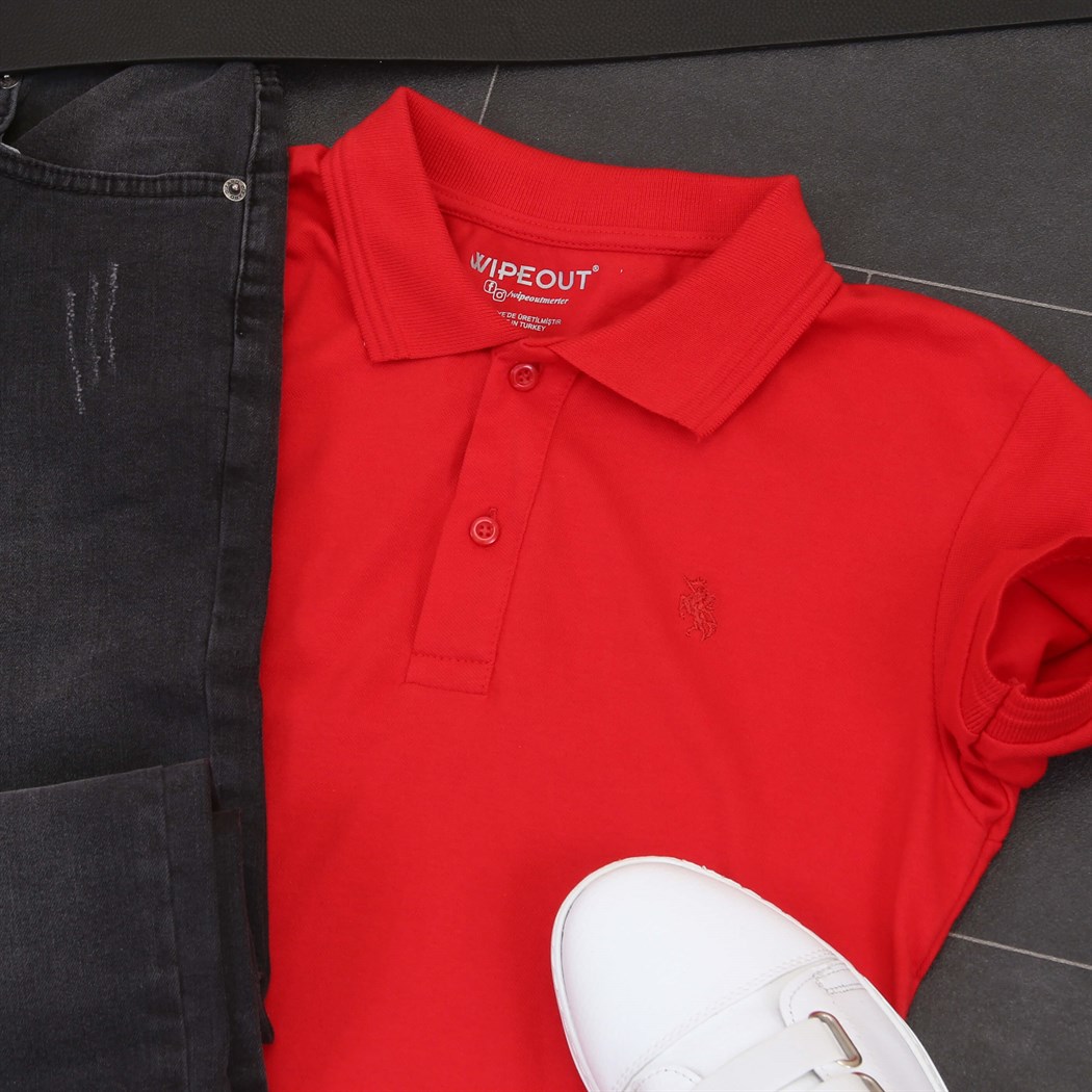 Polo Yaka T-Shirt Kot Pantolon Spor Ayakkabı Kombini 