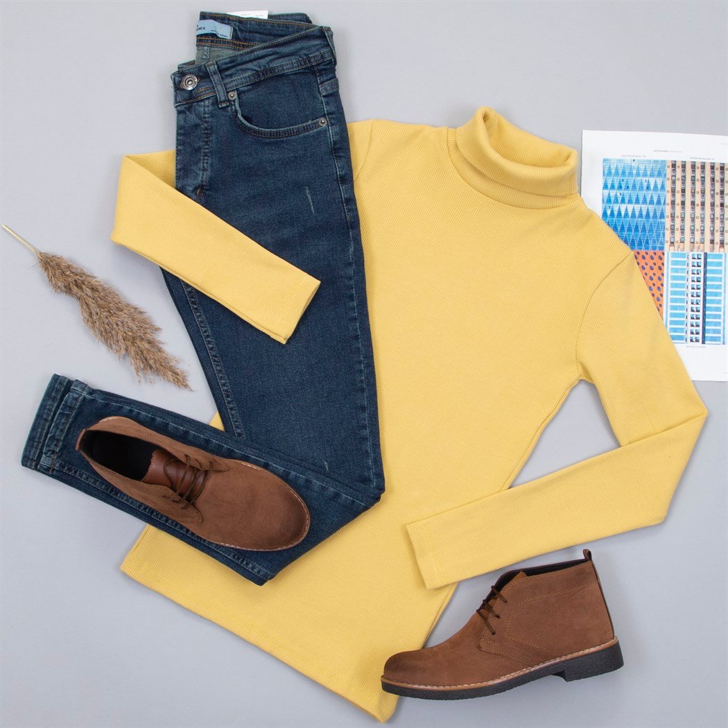 Sarı Boğazlı Kazak Pantolon Bot Kombin