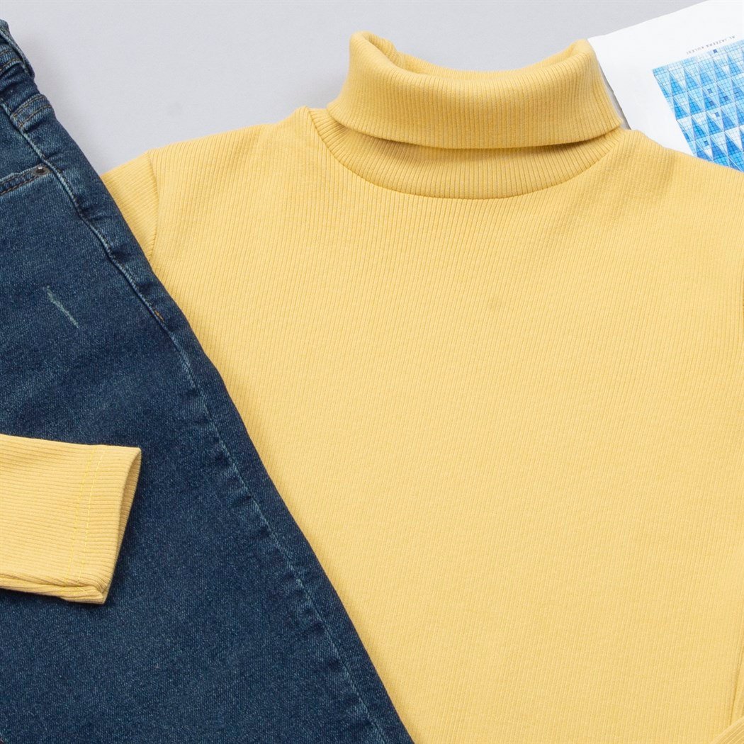 Sarı Boğazlı Kazak Pantolon Bot Kombin