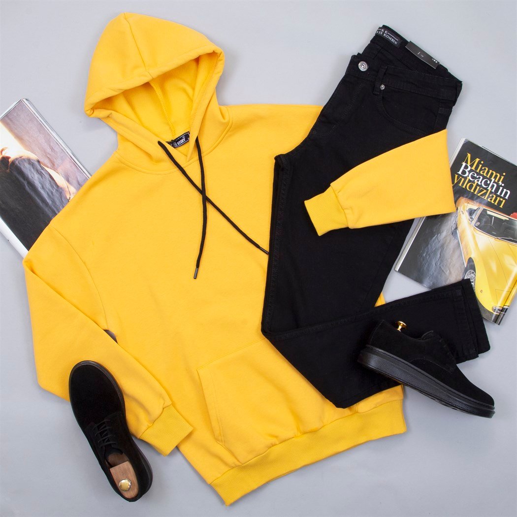 Sarı Kapşonlu Sweat Pantolon Ayakkabı Kombin