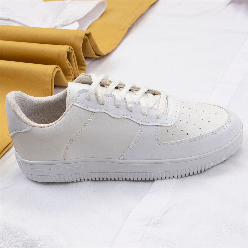 Sarı Pantolon Beyaz Gömlek Ayakkabı Kombin