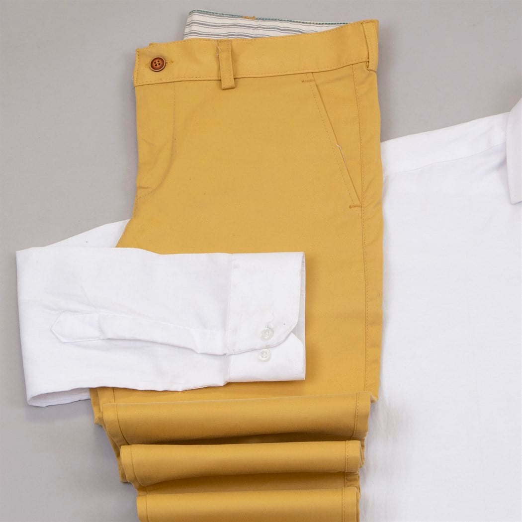 Sarı Pantolon Beyaz Gömlek Ayakkabı Kombin