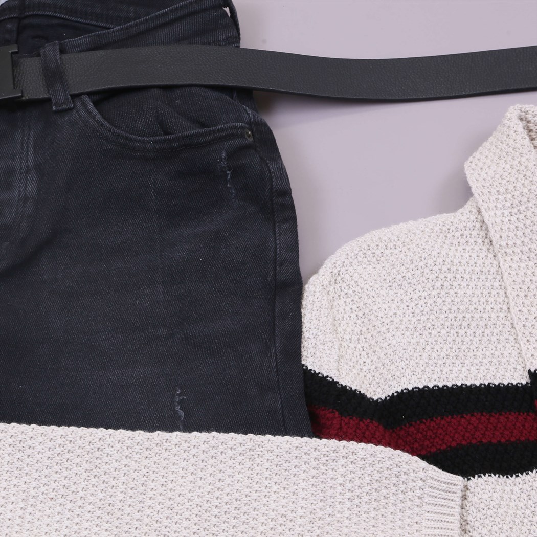 Şeritli Bej Hırka Tişört Pantolon Bot Kombin