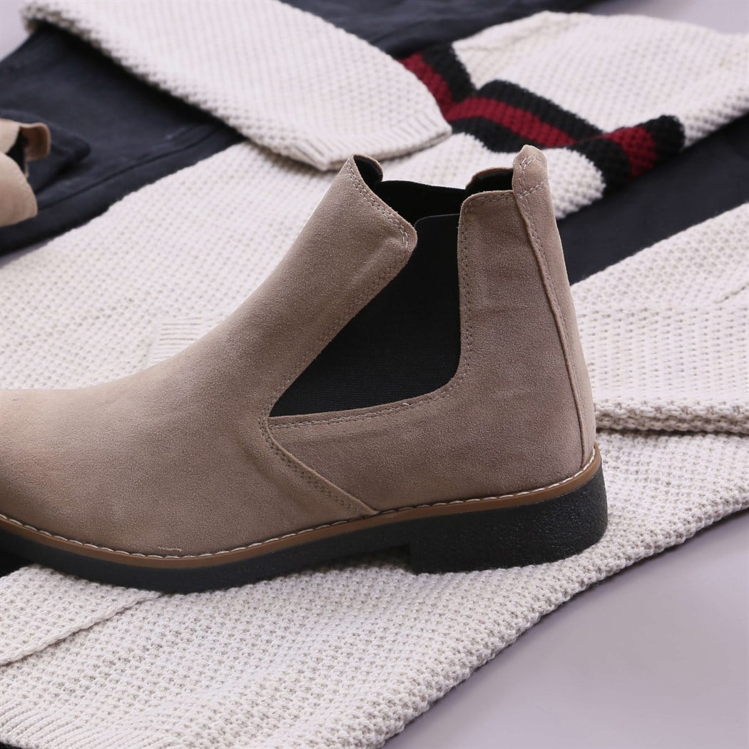 Şeritli Bej Hırka Tişört Pantolon Bot Kombin