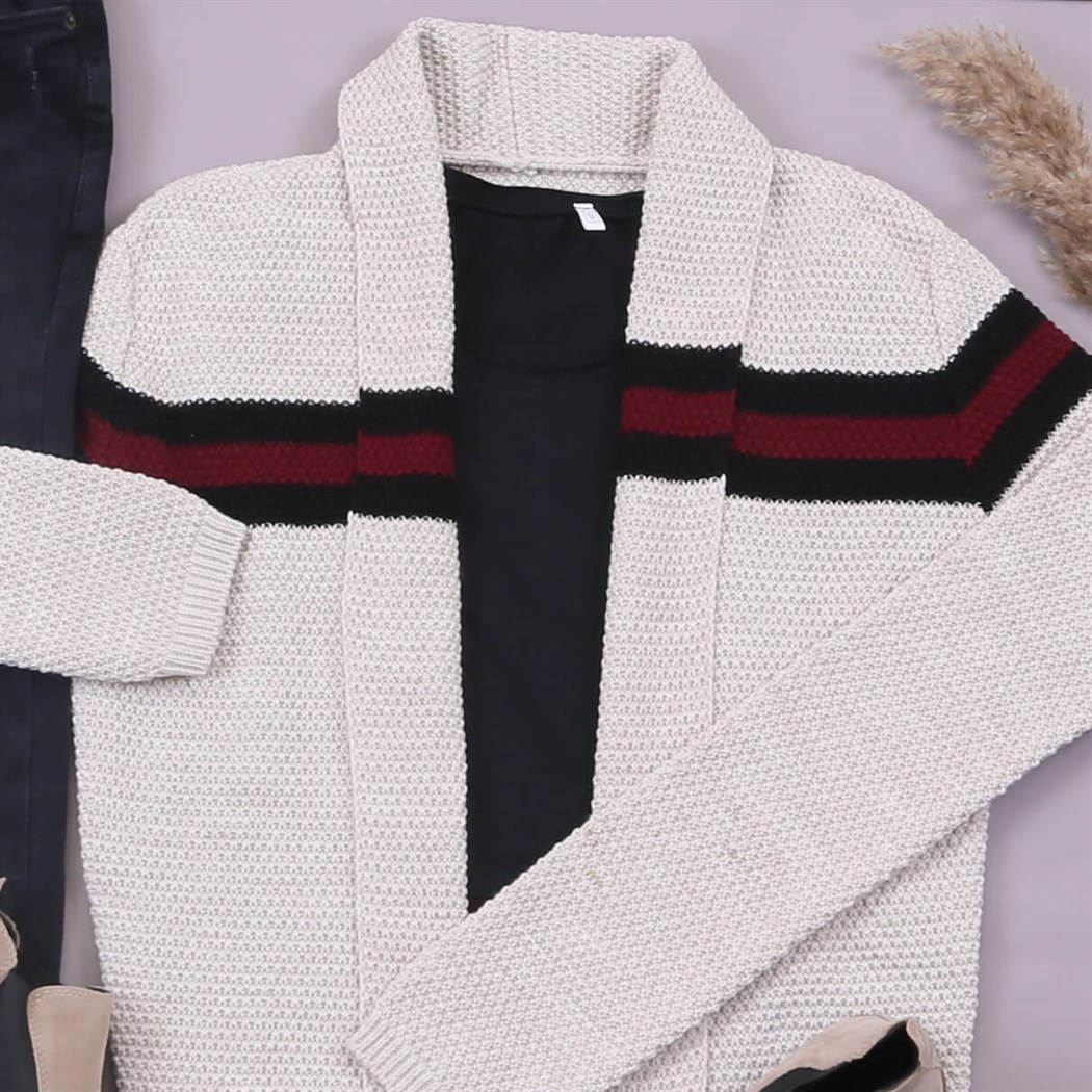 Şeritli Bej Hırka Tişört Pantolon Bot Kombin