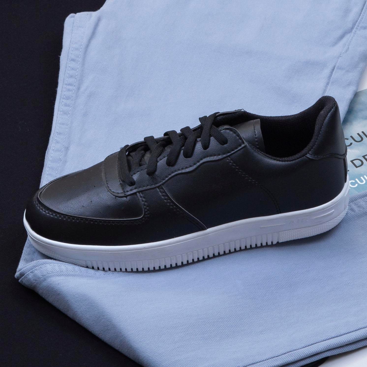 Siyah Basic Tişört Pantolon Ayakkabı Kombin