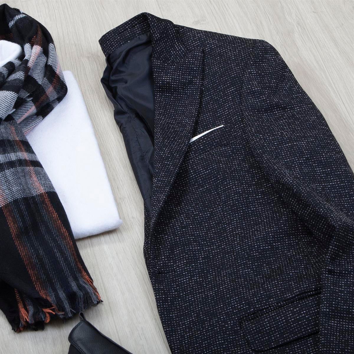 Siyah Blazer Ceket Boğazlı Body Pantolon Bot Kombin