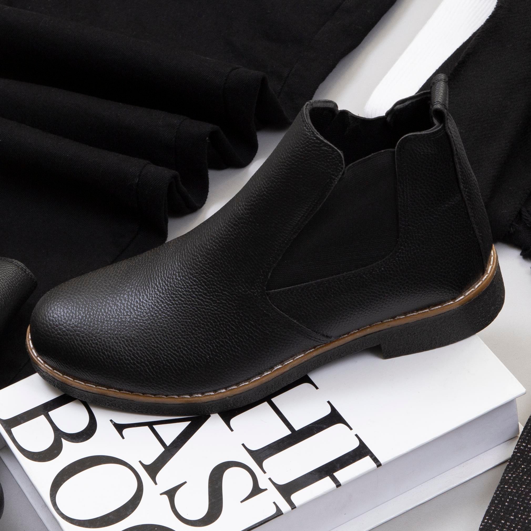 Siyah Blazer Ceket Boğazlı Body Pantolon Atkı Bot Kombin