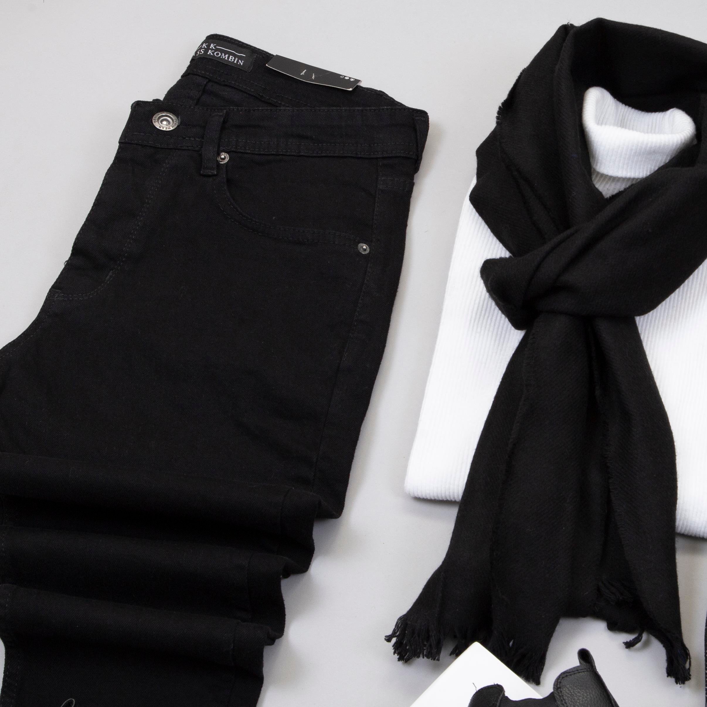 Siyah Blazer Ceket Boğazlı Body Pantolon Atkı Bot Kombin