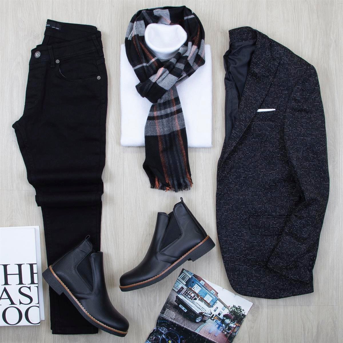 Siyah Blazer Ceket Boğazlı Body Pantolon Bot Kombin