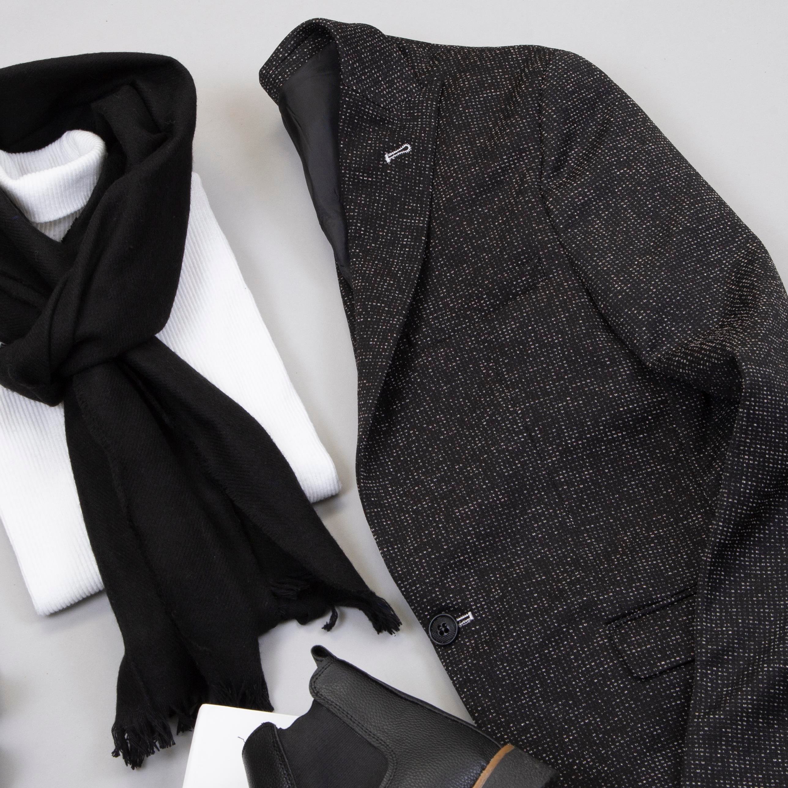 Siyah Blazer Ceket Boğazlı Body Pantolon Atkı Bot Kombin