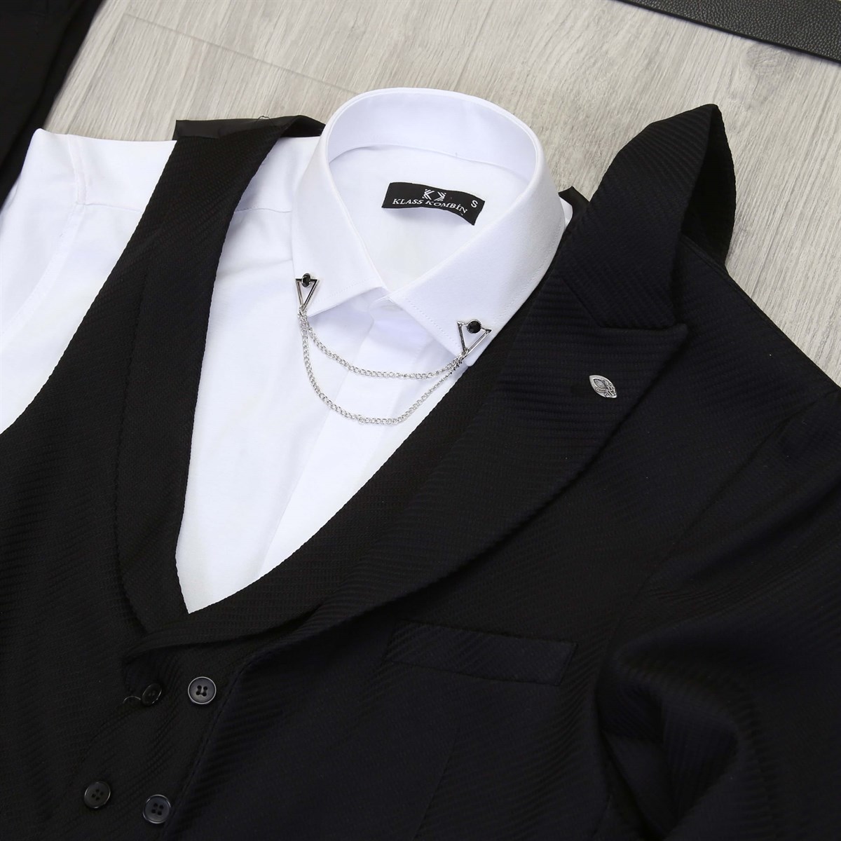 Siyah Blazer Ceket Yelek Kahverengi Ayakkabı Kombini