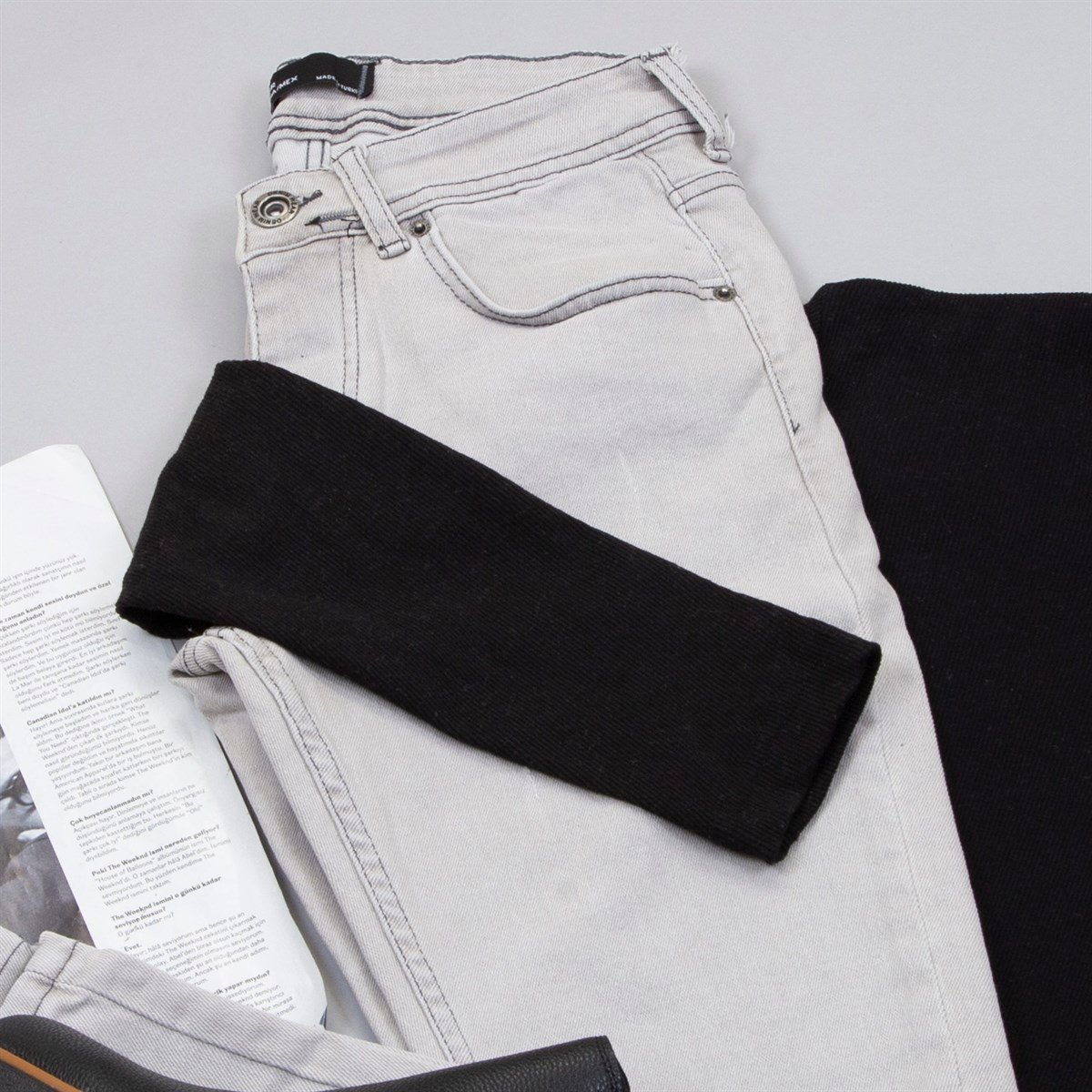 Siyah Boğazlı Kazak Pantolon Bot Kombin