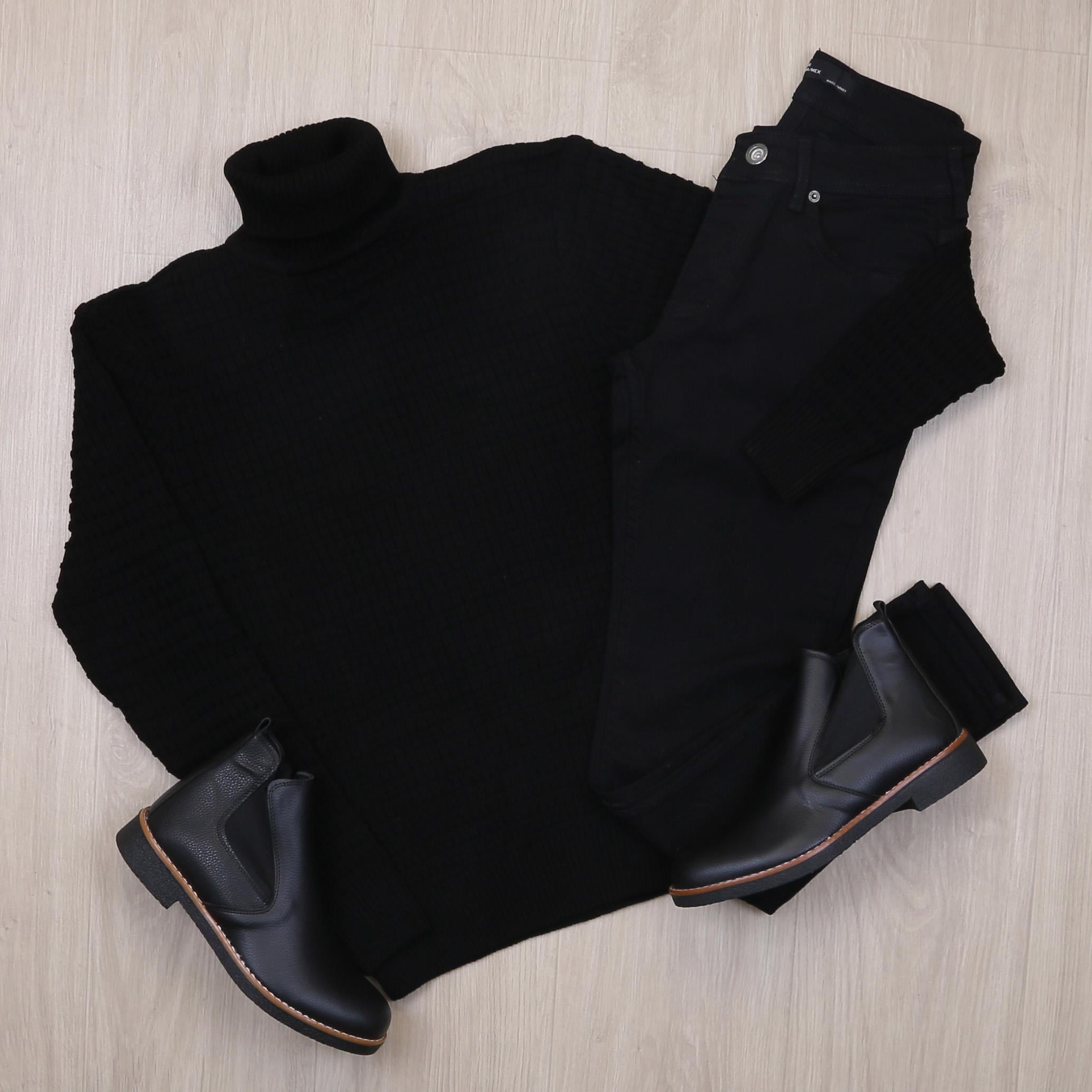 Siyah Boğazlı Triko Kazak Pantolon Bot Kombin