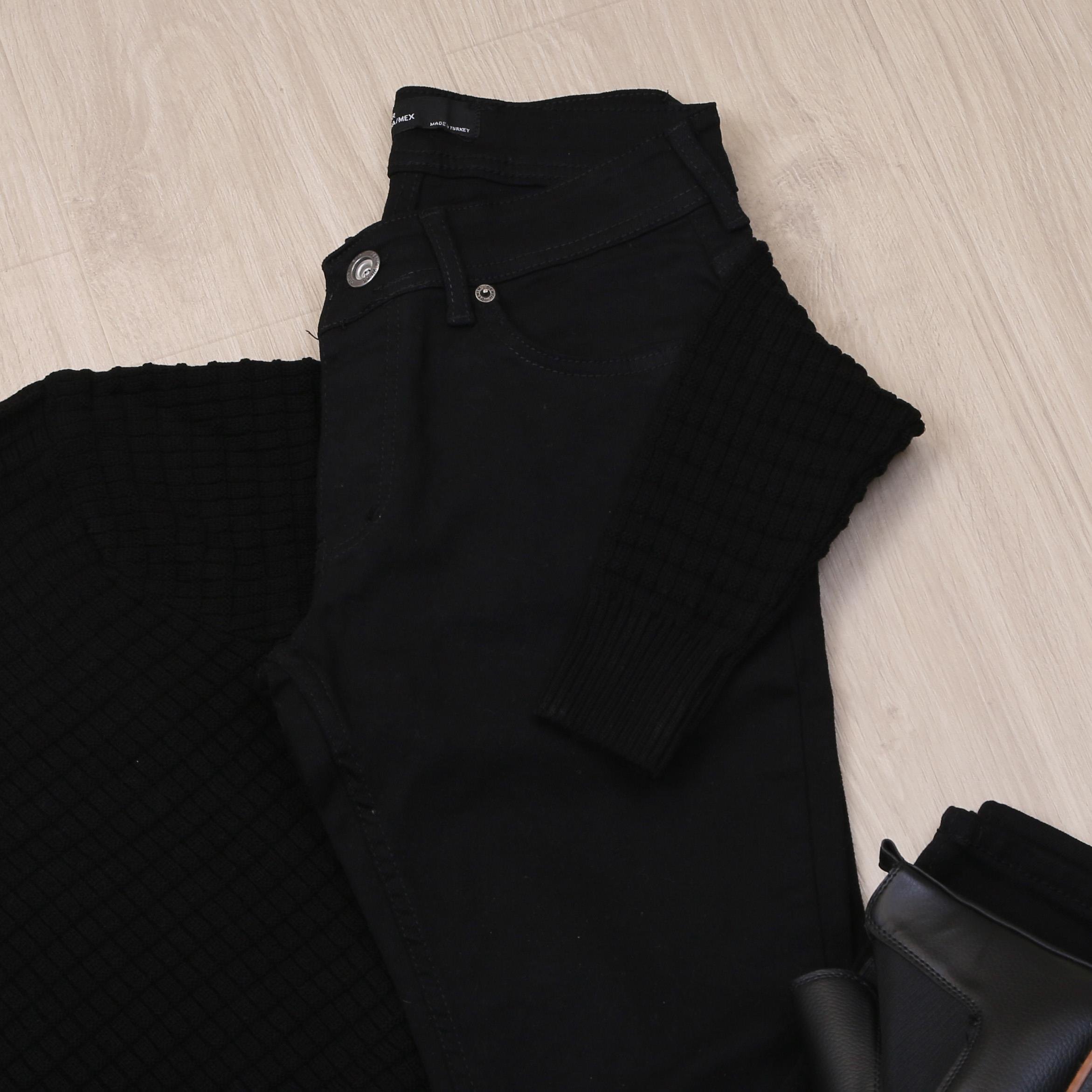 Siyah Boğazlı Triko Kazak Pantolon Bot Kombin