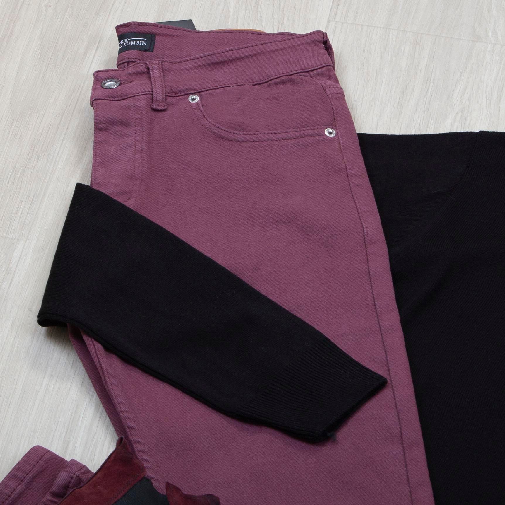 Siyah Boğazlı Triko Kazak Pantolon Bot Kombin