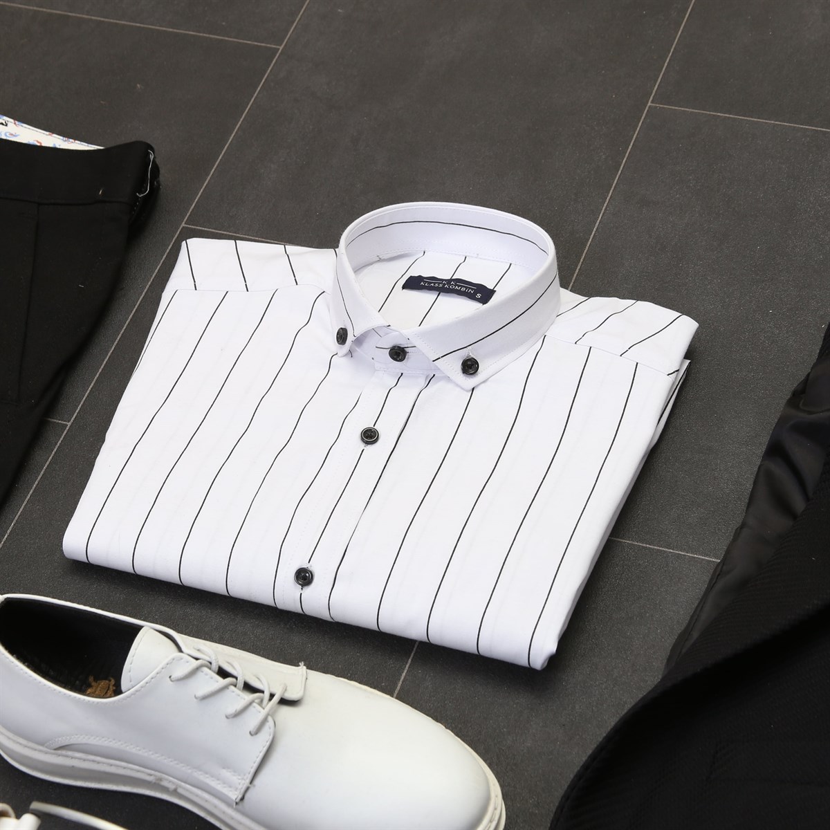 Siyah Ceket Beyaz Gömlek Pantolon Ayakkabı Kombini