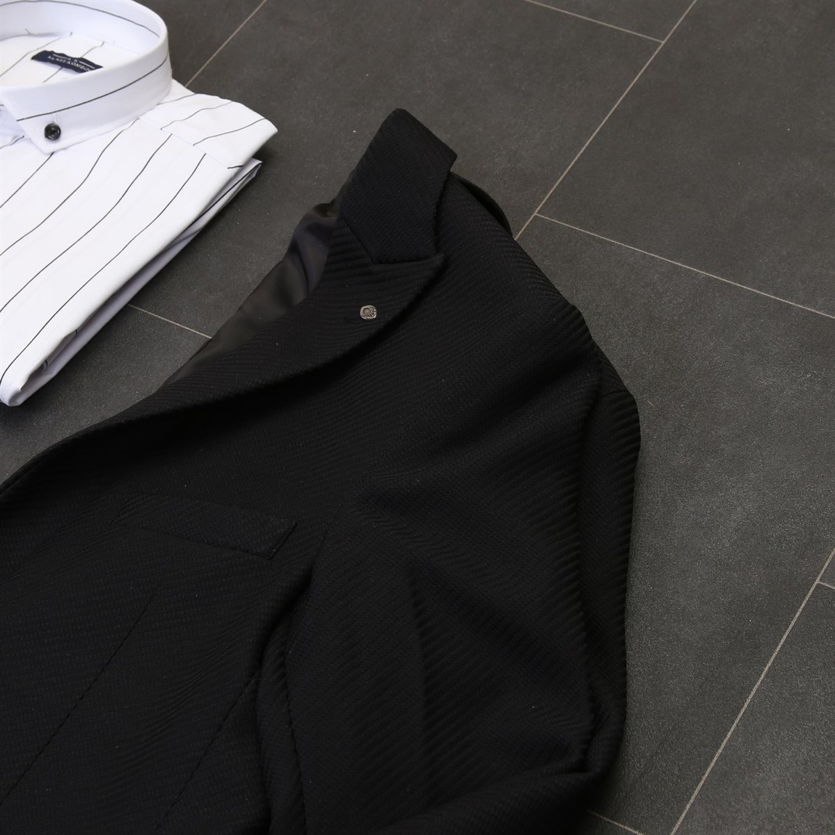 Siyah Ceket Beyaz Gömlek Pantolon Ayakkabı Kombini