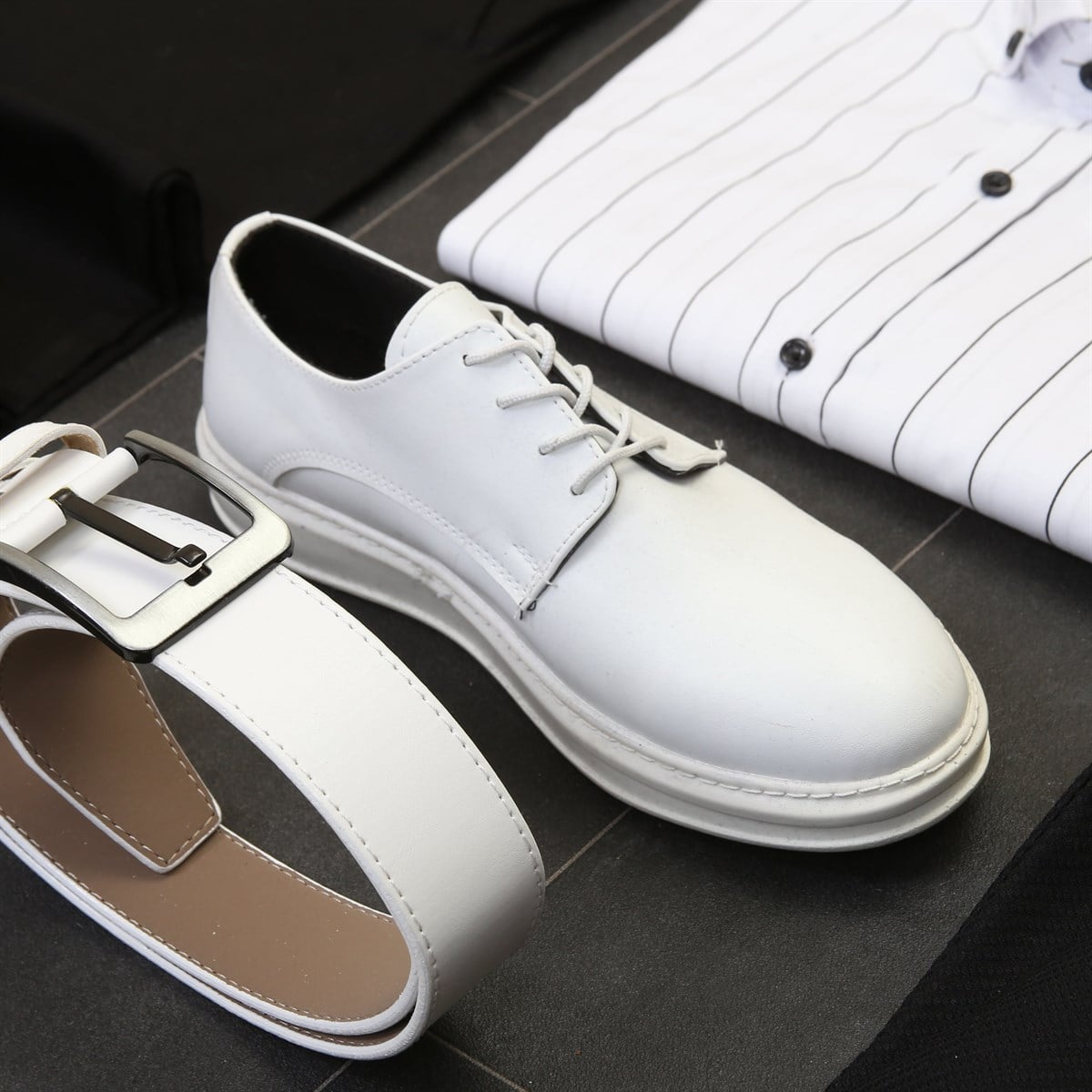 Siyah Ceket Beyaz Gömlek Pantolon Ayakkabı Kombini