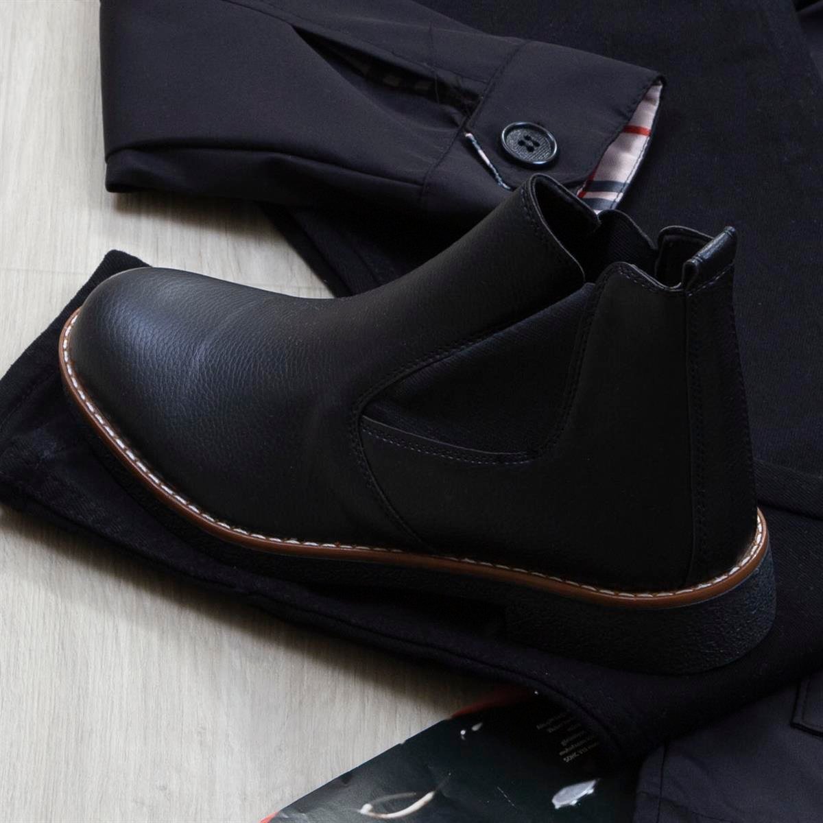 Siyah Ceket Boğazlı Body Pantolon Bot Kombin