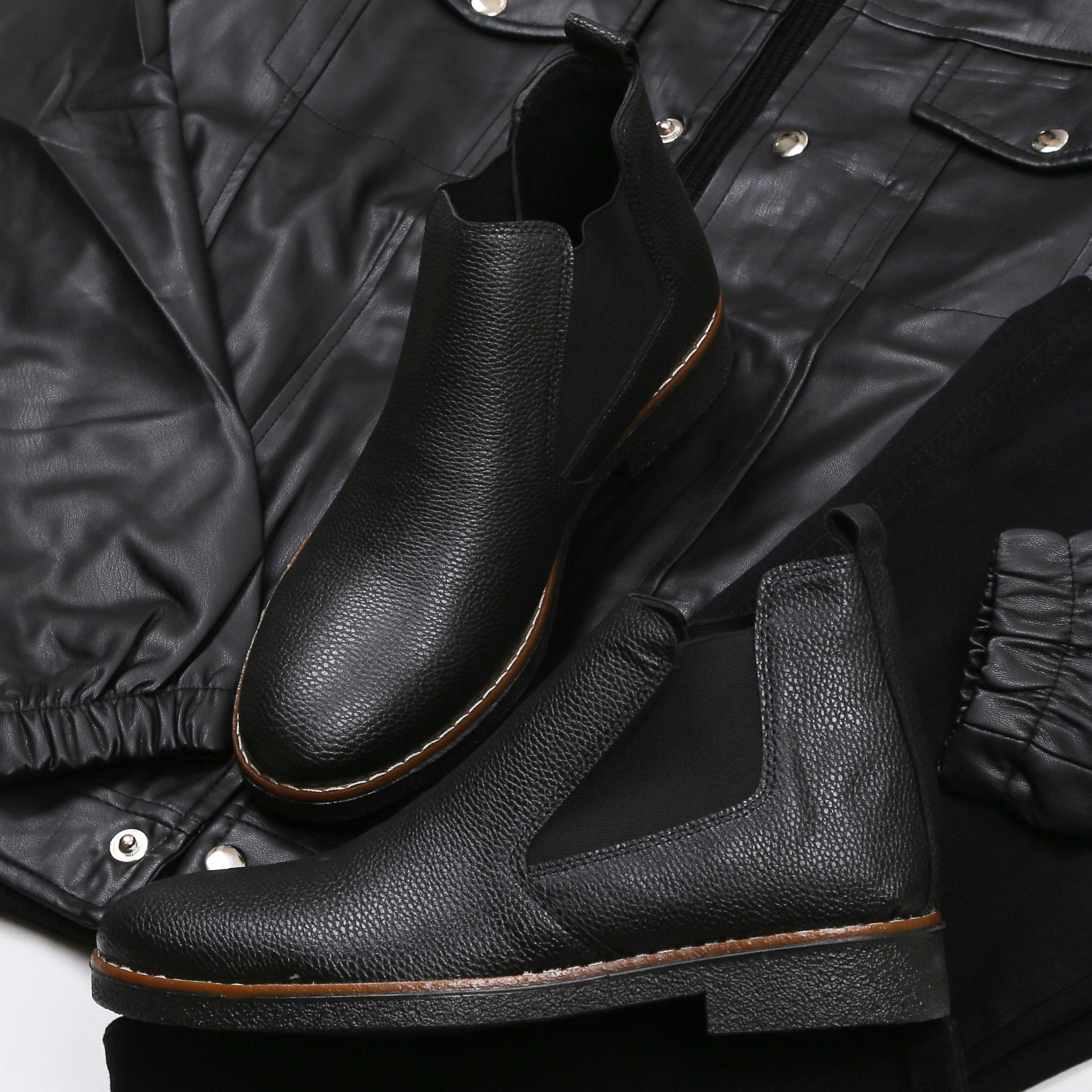 Siyah Cepli Deri Ceket Kazak Pantolon Bot Kombin