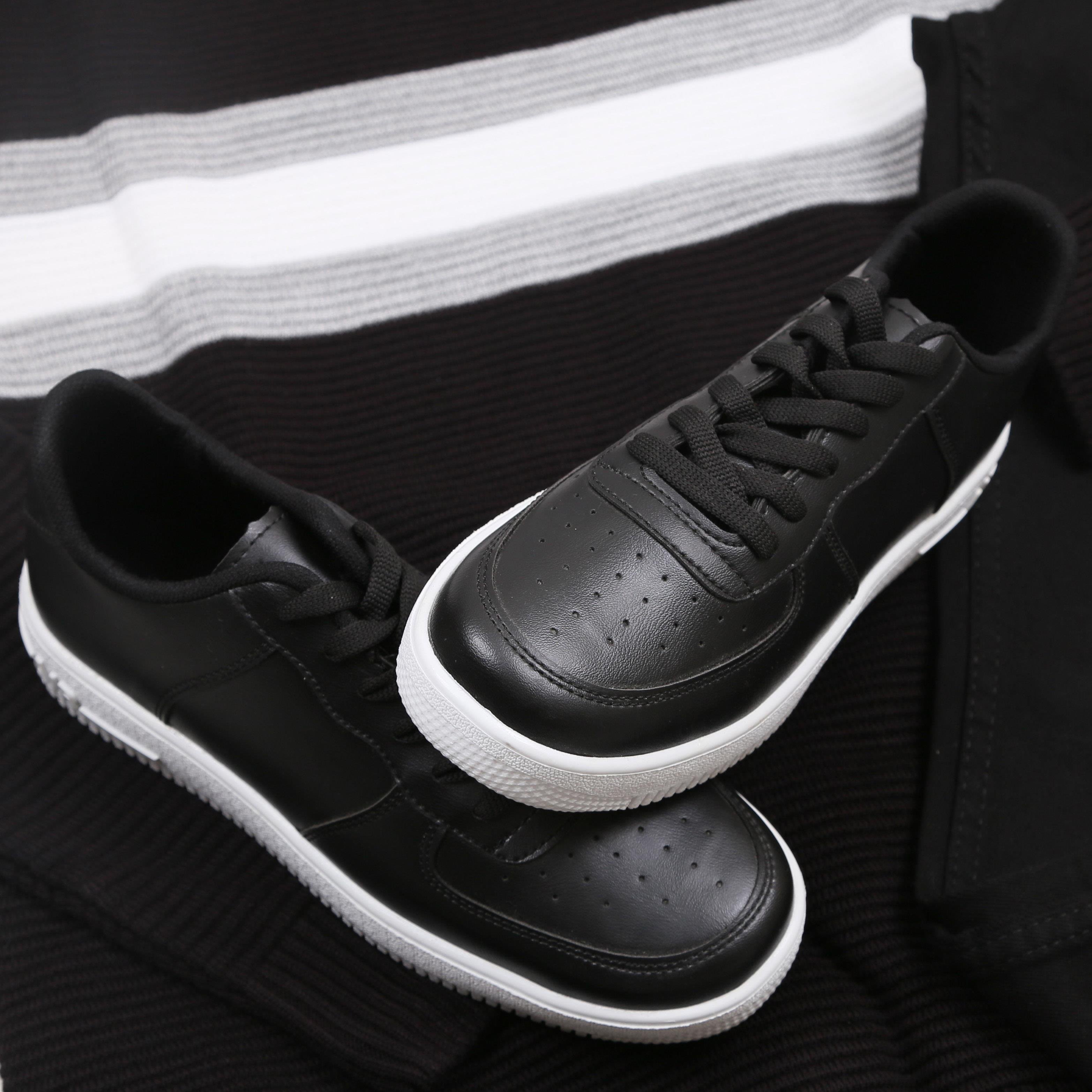 Siyah Çizgili Kazak Pantolon Ayakkabı Kombini