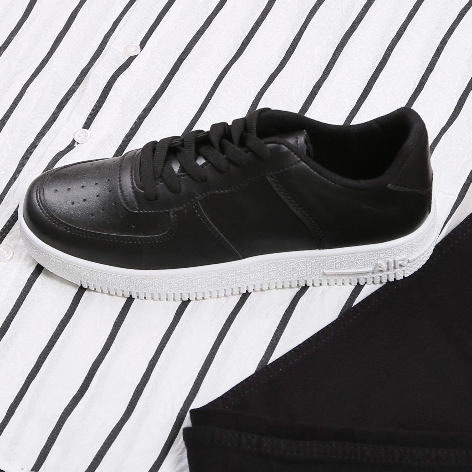 Siyah Çizgili Kısa Kollu Gömlek Kot Pantolon Ayakkabı Kombin