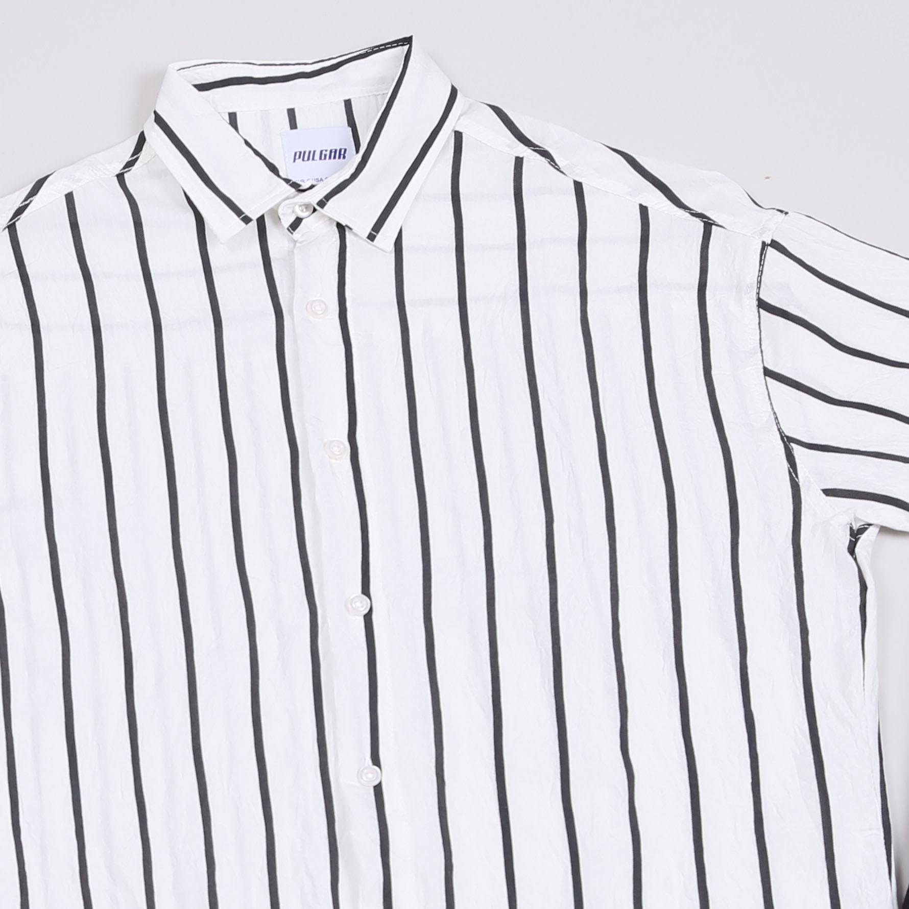 Siyah Çizgili Kısa Kollu Gömlek Kot Pantolon Ayakkabı Kombin