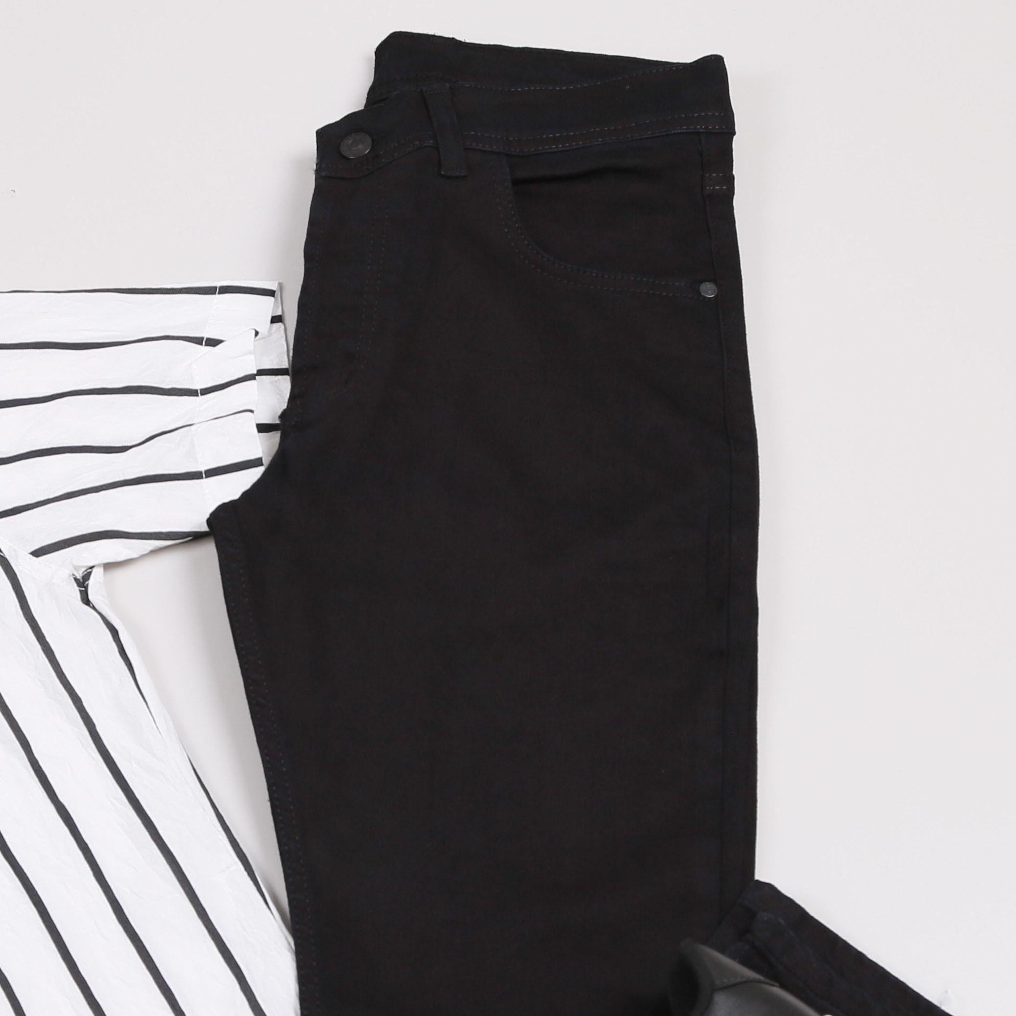 Siyah Çizgili Kısa Kollu Gömlek Kot Pantolon Ayakkabı Kombin