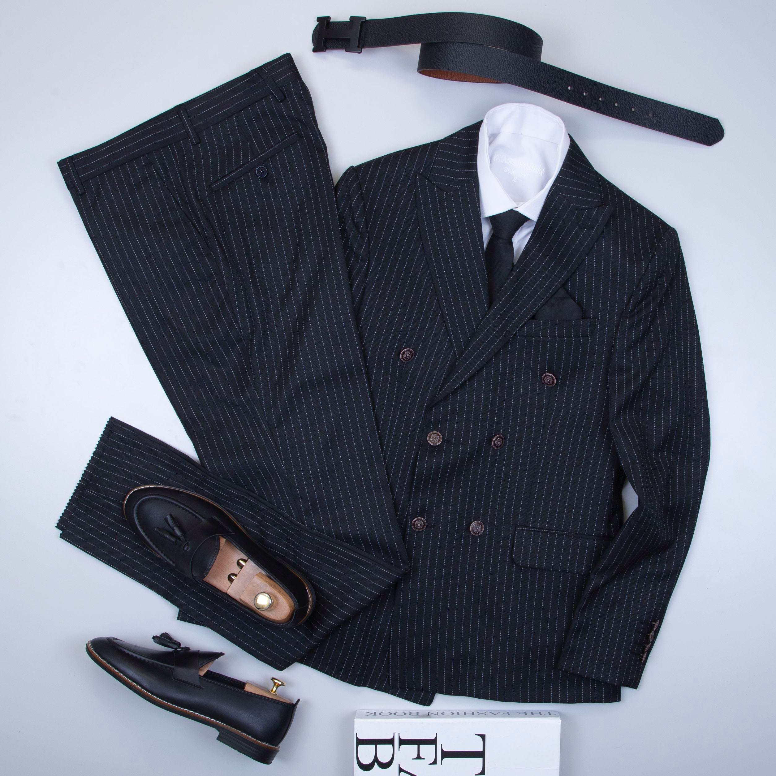 Siyah Çizgili Kruvaze Takım Elbise Kombini