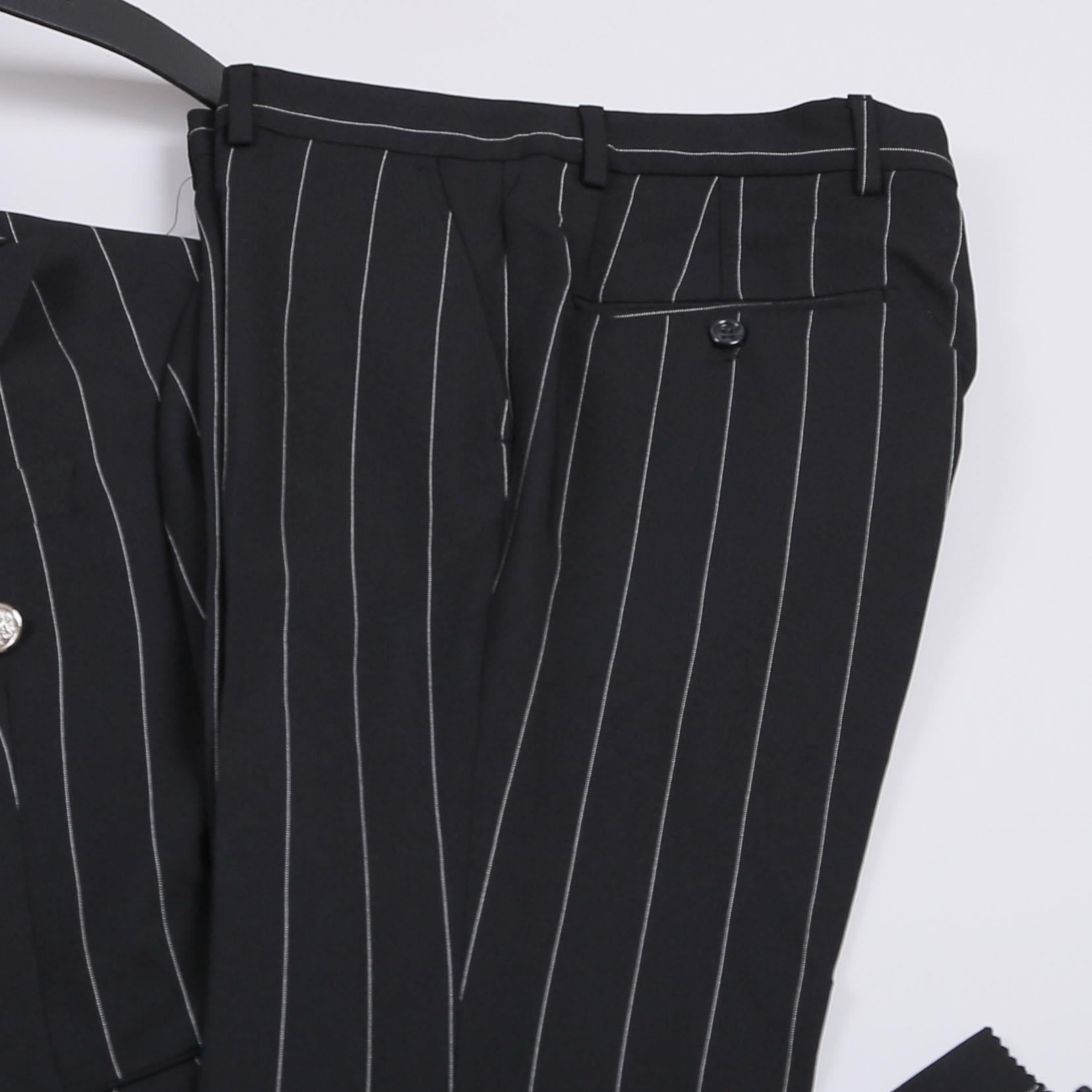 Siyah Çizgili Kruvaze Takım Elbise Kombini