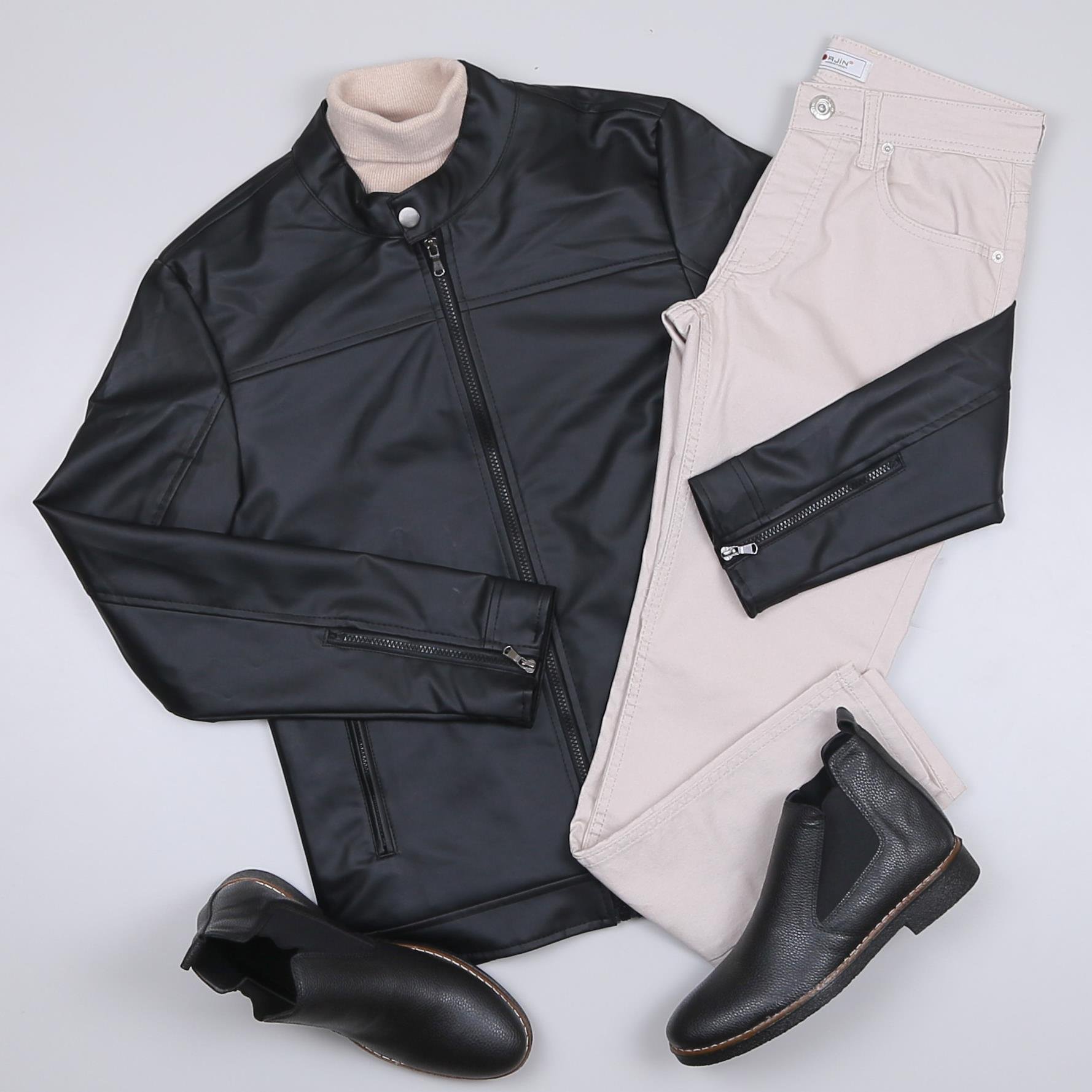 Siyah Deri Ceket Boğazlı Body Pantolon Bot Kombin