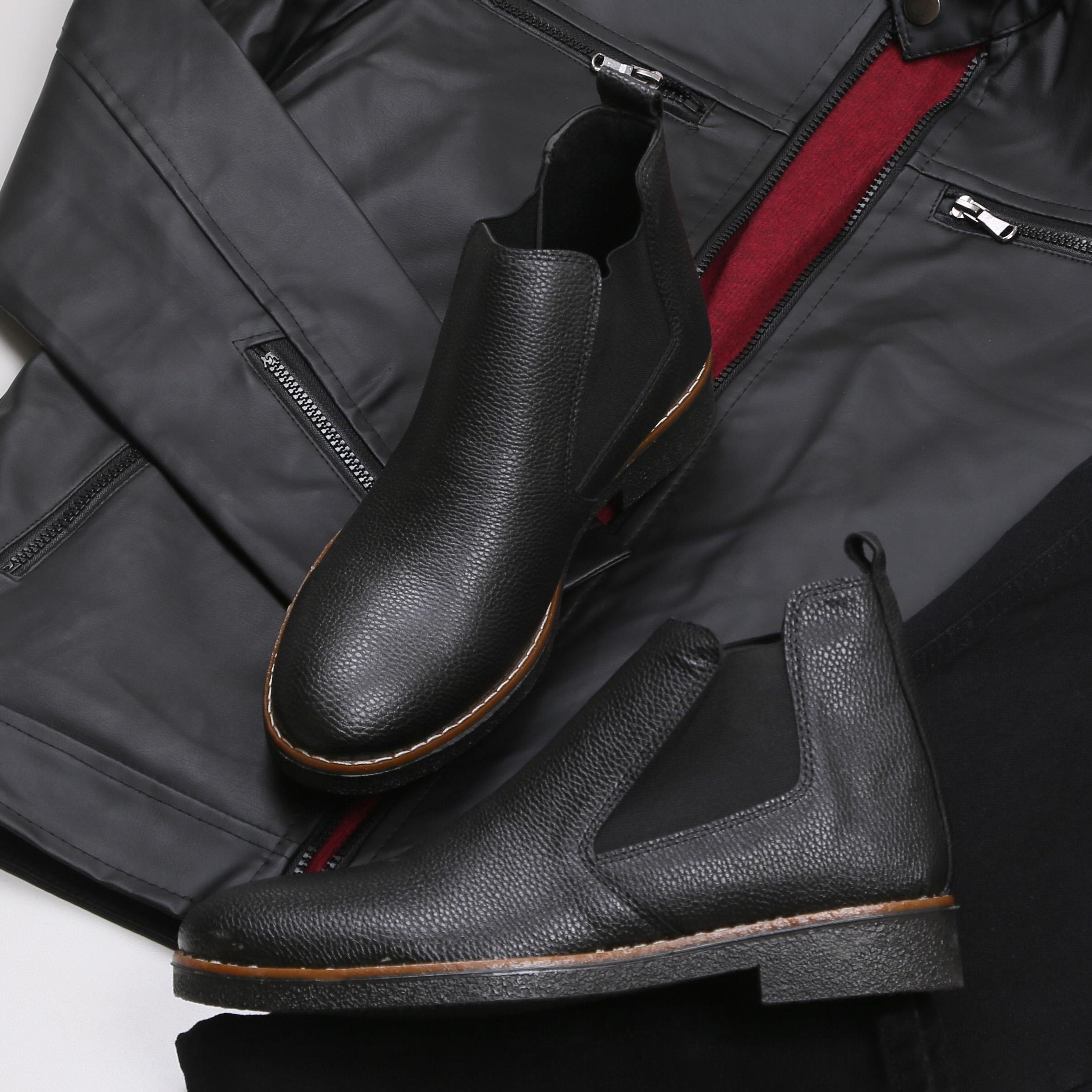 Siyah Deri Ceket Bordo Kazak Pantolon Bot Kombin