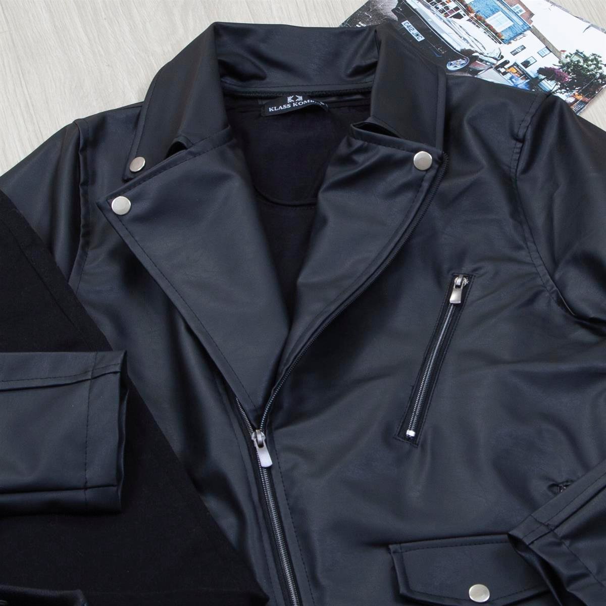 Siyah Deri Ceket Tişört Pantolon Ayakkabı Kombin